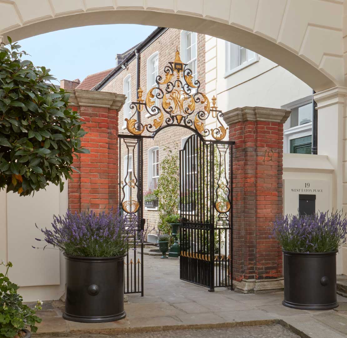 Montrose London Open Gate