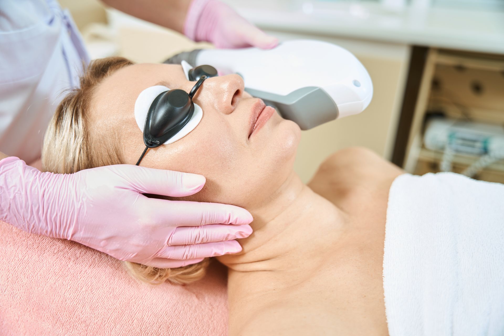 Consultant performing laser resurfacing on Sciton Joule platform at Montrose London Belgravia